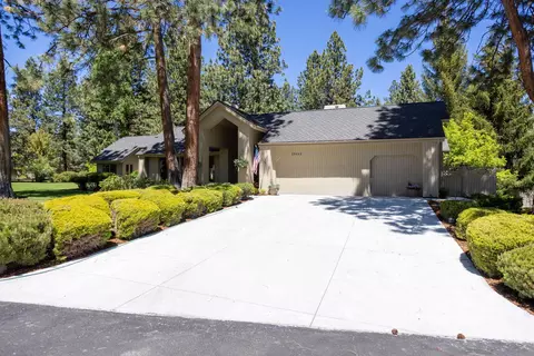 Exterior - 20444 Outback Ct, Bend, OR 97702 photo 3 of 14