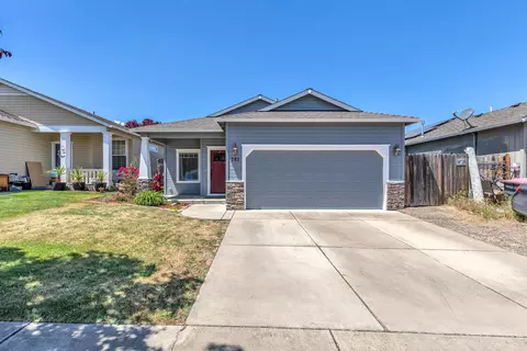 781 Silky Oaks Ln, Medford, OR 97501