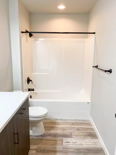 Bath - 16220 5th St, La Pine, OR 97739 photo 1 of 3