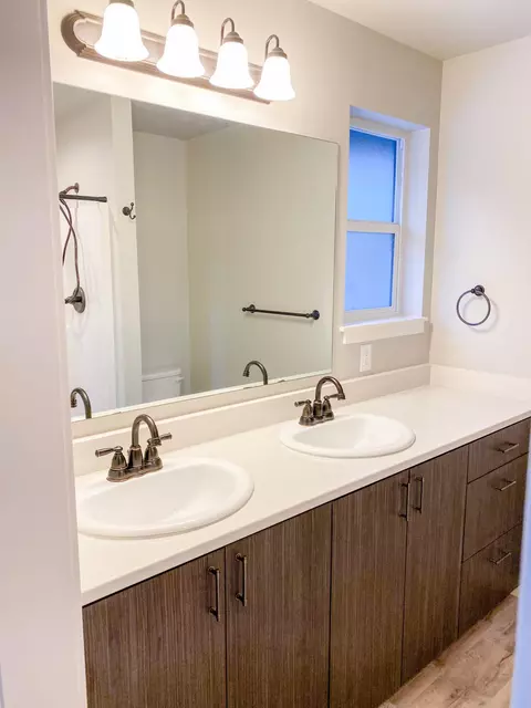 Bath - 16220 5th St, La Pine, OR 97739 photo 2 of 3