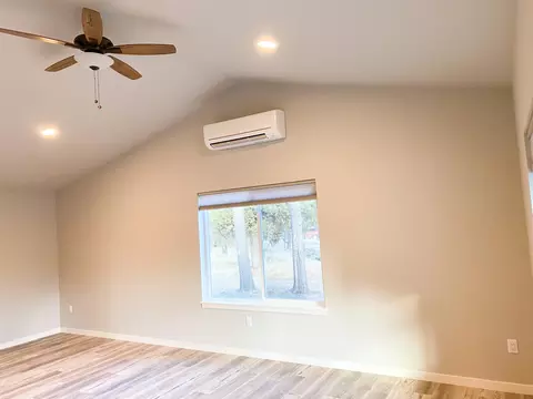 Living - 16220 5th St, La Pine, OR 97739 photo 2 of 4