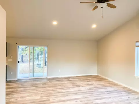 Living - 16220 5th St, La Pine, OR 97739 photo 3 of 4