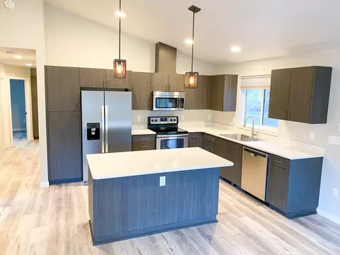 Kitchen - 16220 5th St, La Pine, OR 97739 photo 1 of 2