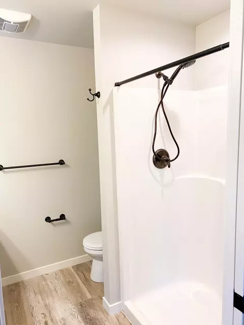 Bath - 16220 5th St, La Pine, OR 97739 photo 3 of 3