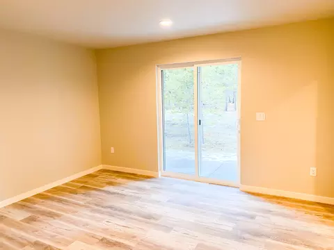 Living - 16220 5th St, La Pine, OR 97739 photo 4 of 4