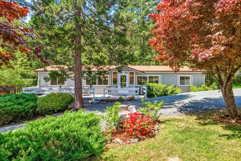 1688 W Jones Creek Rd, Grants Pass, OR 97526