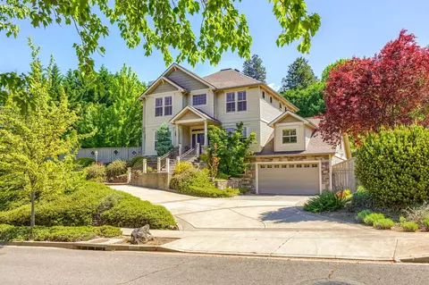 188 Sunnyview Dr, Ashland, OR 97520
