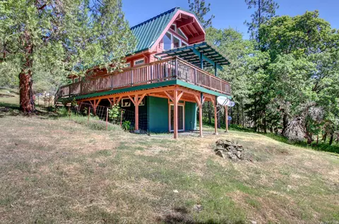 2463 W Evans Creek Rd, Rogue River, OR 97537