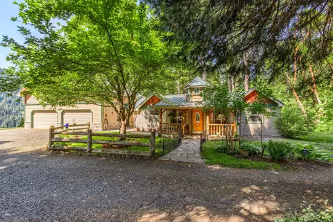 1731 Mill Creek Dr, Prospect, OR 97536