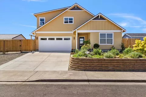 1029 Arana Dr, Phoenix, OR 97535