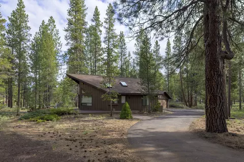 18104 Juniper Ln, Sunriver, OR 97707 photo 3