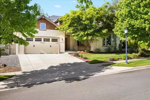 3905 Crystal Springs Dr, Medford, OR 97504
