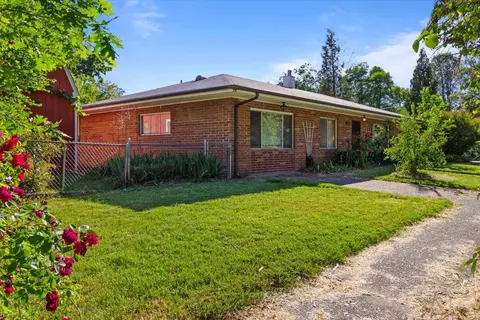 321 SW I St, Grants Pass, OR 97526