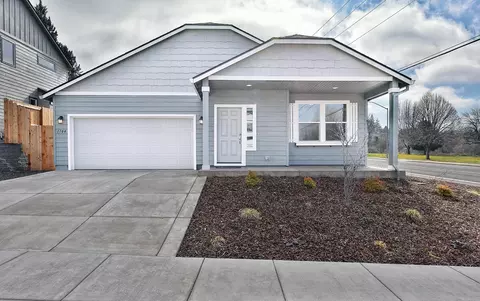 3679 Ford Dr #HOME 296, Medford, OR 97504