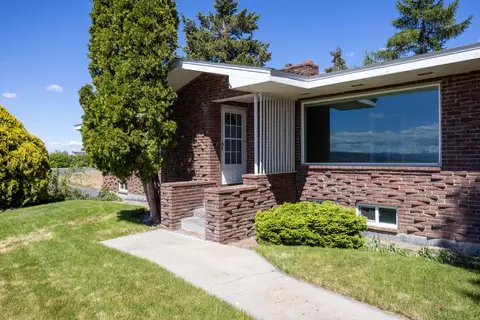 4027 SW Bear Dr, Madras, OR 97741