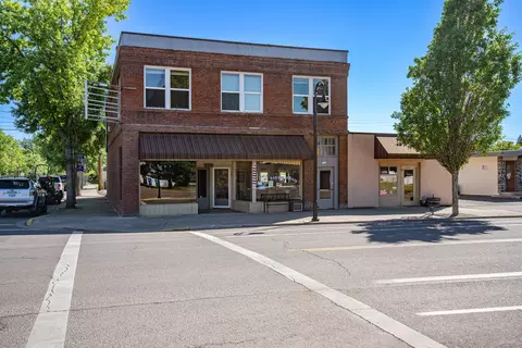 203-209 W Main St, Eagle Point, OR 97524 photo 2