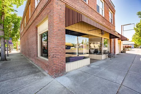 203-209 W Main St, Eagle Point, OR 97524