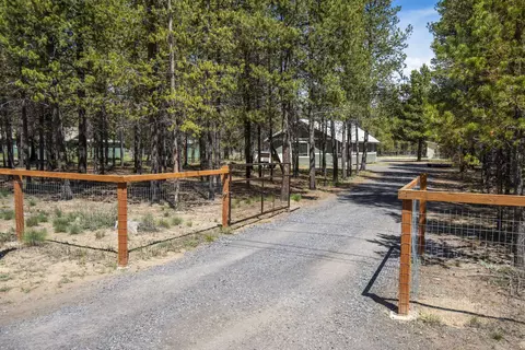 52296 Pine Forest Dr, La Pine, OR 97739 photo 5