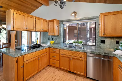 18030 Witchhazel Ln, Sunriver, OR 97707 photo 9