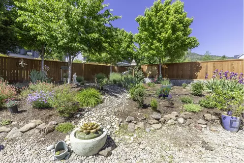4311 Vineyard Ter, Medford, OR 97504