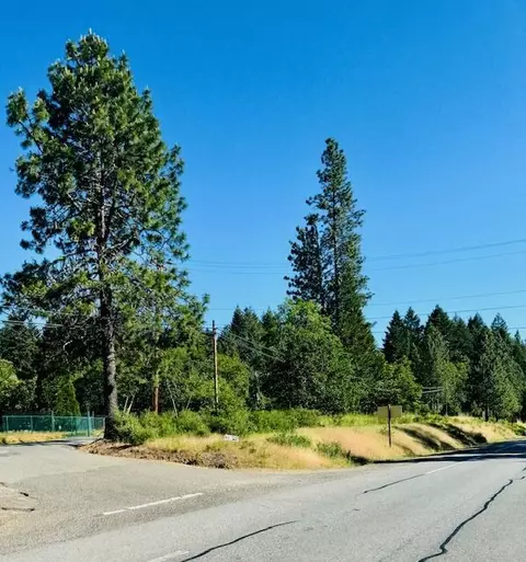 294 Hamilton Ave, Cave Junction, OR 97523