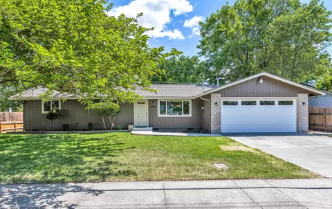 1524 Corona Ave, Medford, OR 97504