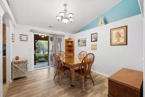 Dining - 15 Hummingbird Ct, Eagle Point, OR 97524 photo 1 of 1