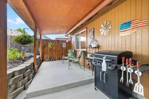 Exterior - 15 Hummingbird Ct, Eagle Point, OR 97524 photo 2 of 7