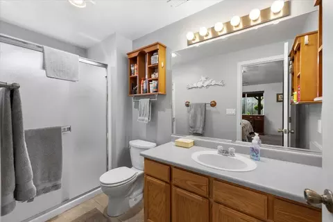 Bath - 15 Hummingbird Ct, Eagle Point, OR 97524 photo 2 of 2