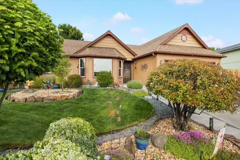 Exterior - 15 Hummingbird Ct, Eagle Point, OR 97524 photo 1 of 7