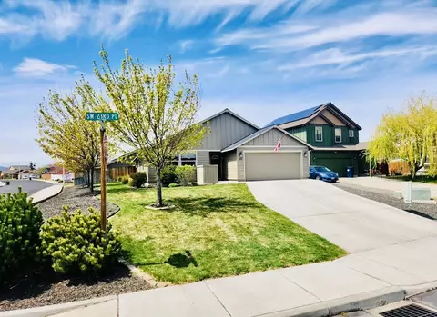 985 SW 23rd Pl, Redmond, OR 97756