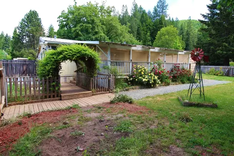 115 Lizzy Ln, Glendale, OR 97442