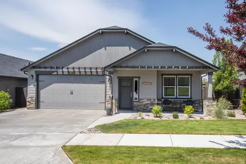 4467 SW Salmon Ave, Redmond, OR 97756