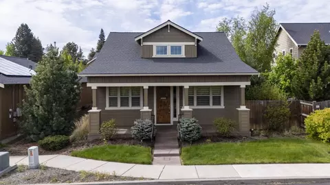 21391 Livingston Dr, Bend, OR 97701