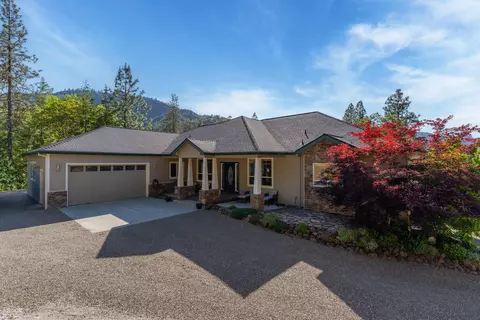 3607 Galls Creek Rd, Gold Hill, OR 97525
