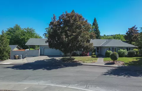 931 NW Donna Dr, Grants Pass, OR 97526