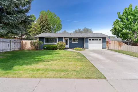 2315 SW 29th St, Redmond, OR 97756