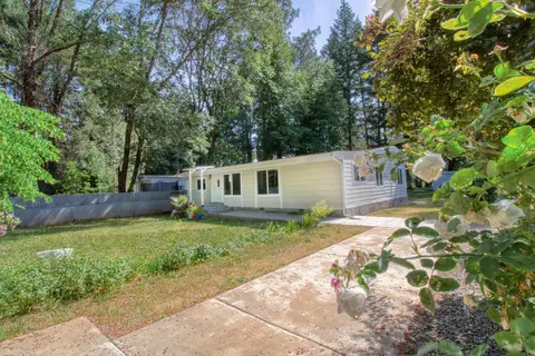 145 Boundary Ave, Cave Junction, OR 97523
