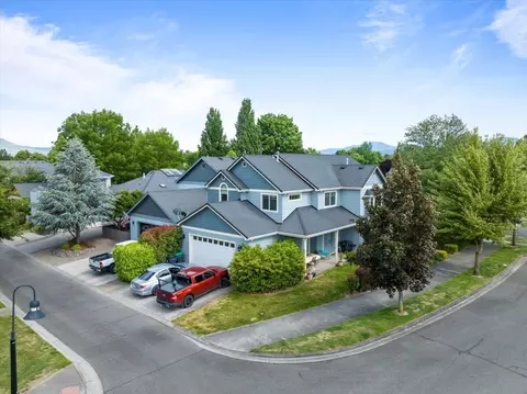 798 Silver Creek Dr, Central Point, OR 97502
