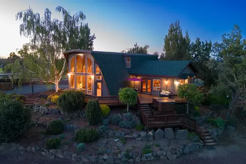 62760 Dixon Loop, Bend, OR 97701 photo 2