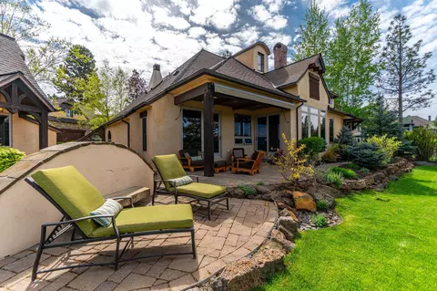 Exterior - 61279 Gorge View St, Bend, OR 97702 photo 9 of 17
