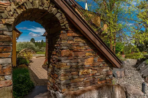 Exterior - 61279 Gorge View St, Bend, OR 97702 photo 4 of 17