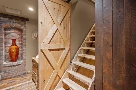 Entry Way - 61279 Gorge View St, Bend, OR 97702 photo 5 of 6