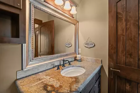 Bath - 61279 Gorge View St, Bend, OR 97702 photo 5 of 7