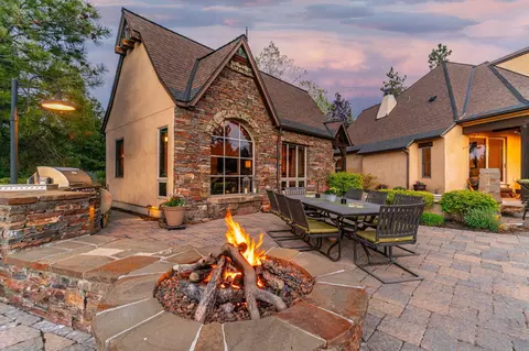 Exterior - 61279 Gorge View St, Bend, OR 97702 photo 10 of 17