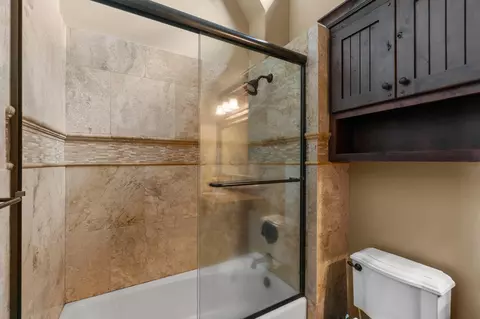 Bath - 61279 Gorge View St, Bend, OR 97702 photo 3 of 7