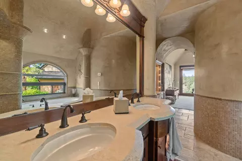 Bath - 61279 Gorge View St, Bend, OR 97702 photo 1 of 7