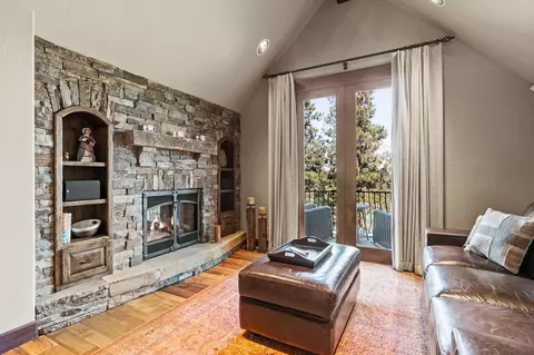 Living - 61279 Gorge View St, Bend, OR 97702 photo 7 of 7