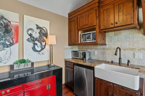 Kitchen - 61279 Gorge View St, Bend, OR 97702 photo 3 of 5
