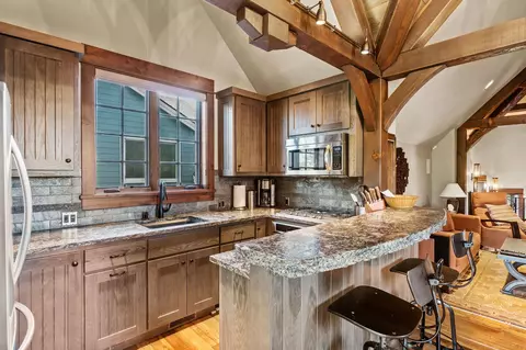Kitchen - 61279 Gorge View St, Bend, OR 97702 photo 4 of 5
